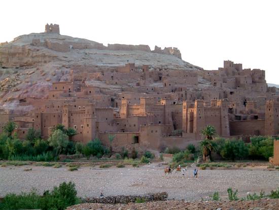 دولة المغرب في الماضي والحاضر village-deserts-kasb